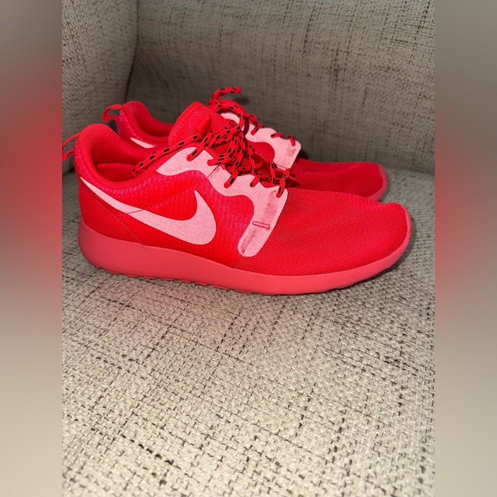 Women’s Nike Roshe run Hyperfuse Laser Crimson